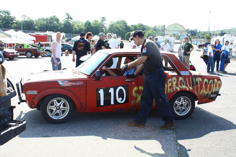 Illustration for article titled The 24 Hours Of LeMons New England 2009 Über Gallery, Part 1